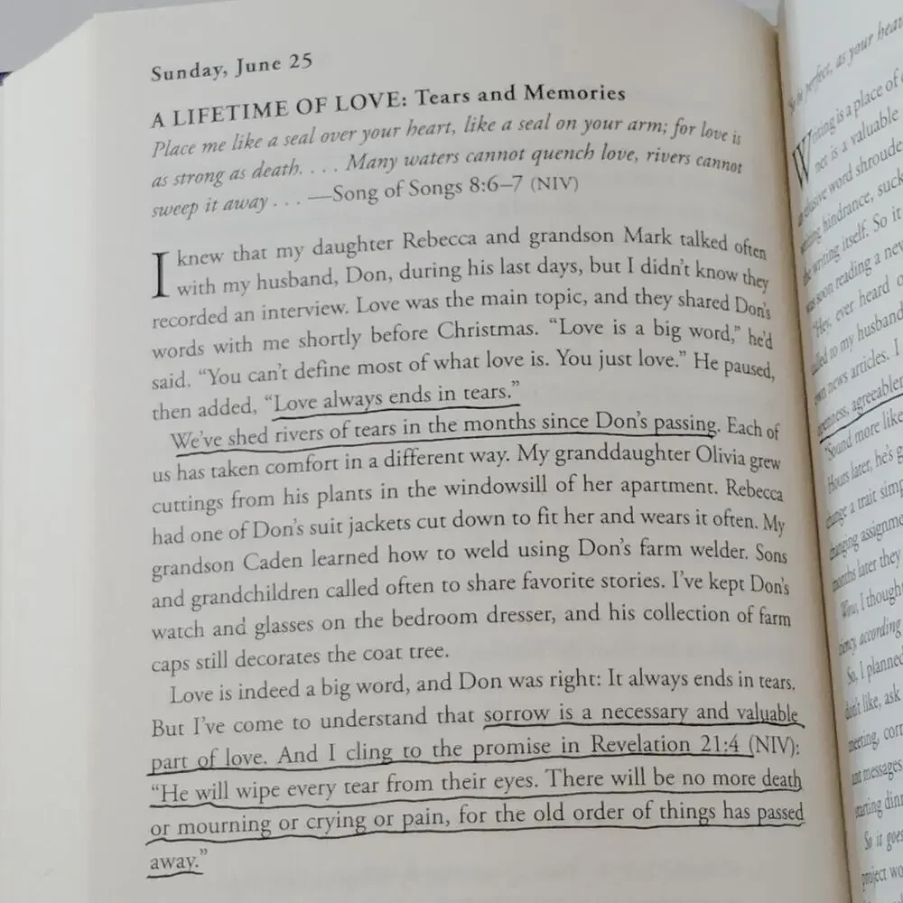 Guideposts Walking in Grace 2023 Hardcover Daily Devotions to Draw You Closer